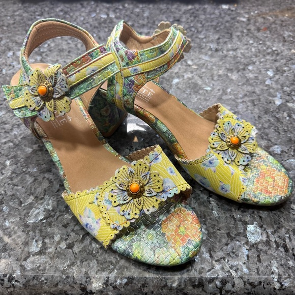 L'artiste Shoes - NWOT L’Artiste Spring Step Voguesh Women's Sandals / US size 7.5 / EU 38